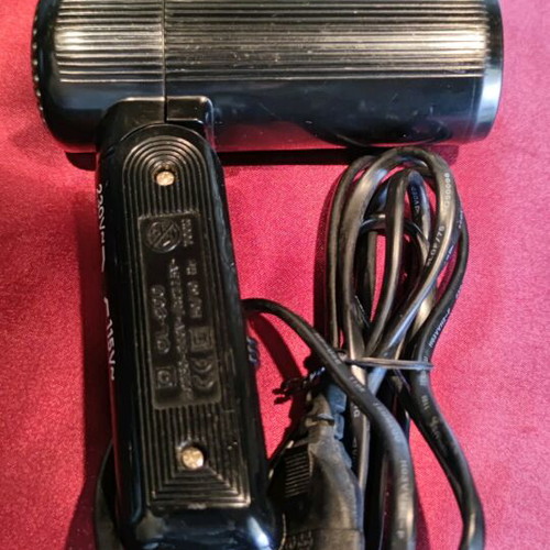 Travel hair dryer foldable with two speeds like new