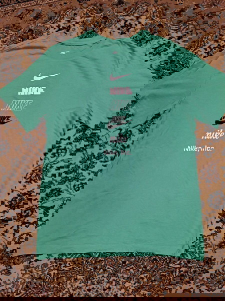 nike t-shirt