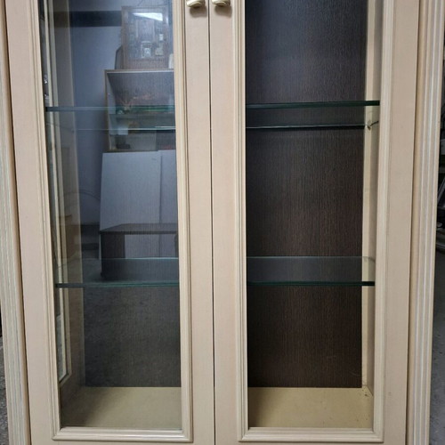 Showcase like new, height 196 cm, glass shelves
