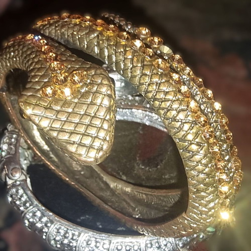 Vintage bracelets like new, 4 different pieces