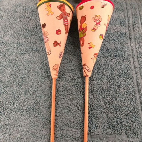 Pop-up lion and cow puppets in cone shape, set of 2