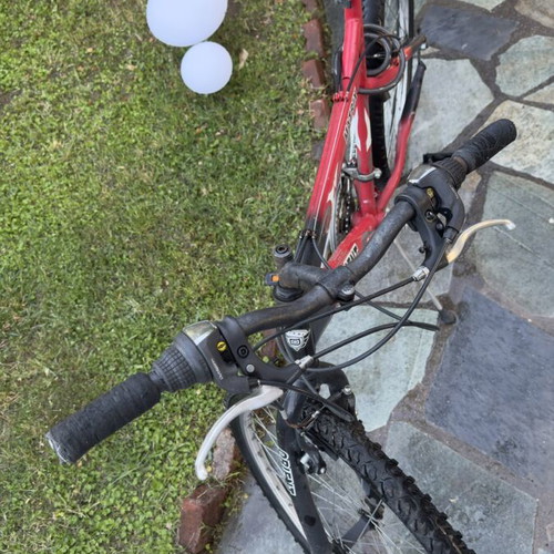 Mountain bike like new, red, V-Brakes, men's