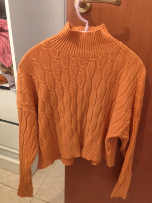 Women's knitted turtleneck blouse like new