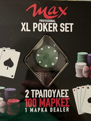 Playing cards and chips like new, set with 2 decks and 100 chips