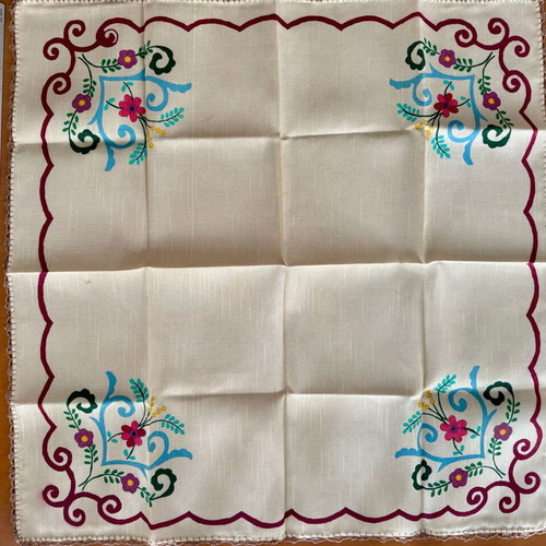 Handmade tablecloth with Vogart permanent colors and lace