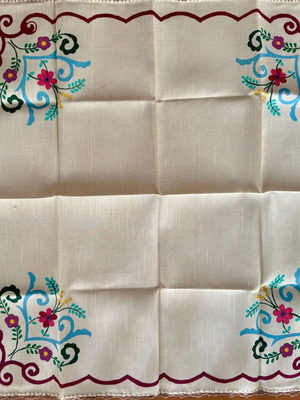 Handmade tablecloth with Vogart permanent colors and lace