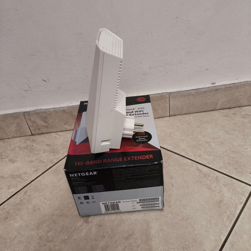 Netgear Nighthawk X4S AC2200 Tri-band WiFi Range Extender like new