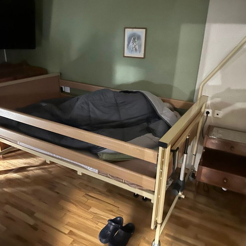 Trento Bariatric Electric Hospital Bed 120x200 like new for bariatric use