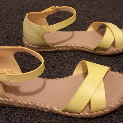 Women's sandals size 37 like new, yellow