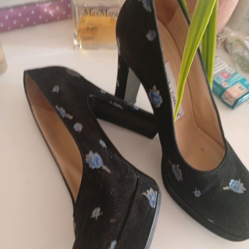 Dolce & Gabbana black pumps like new, size 39.5