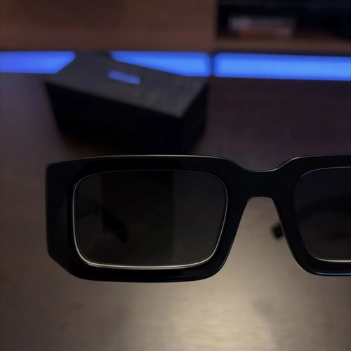 Prada sunglasses like new, black
