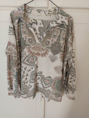 Women's summer set new, beige and green, size 40
