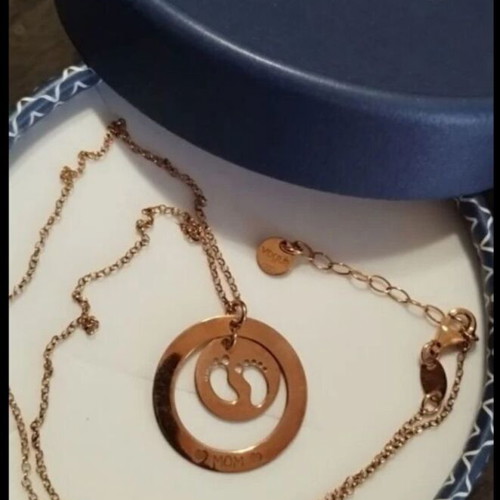 Vogue Mom Necklace like new, brown