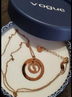 Vogue Mom Necklace like new, brown