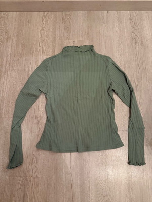 Shein green turtleneck blouse like new with neck and sleeve details