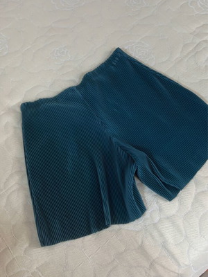 Handmade pleated high-waisted shorts like new, petrol color