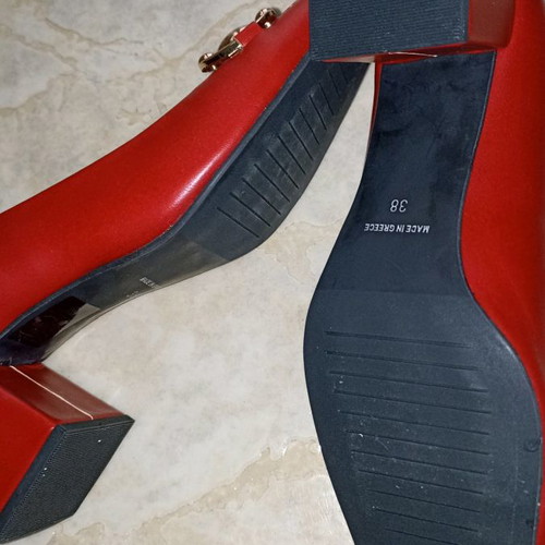 Avento red pumps new with low square heel size 38