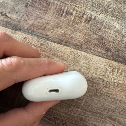 AirPods case like new