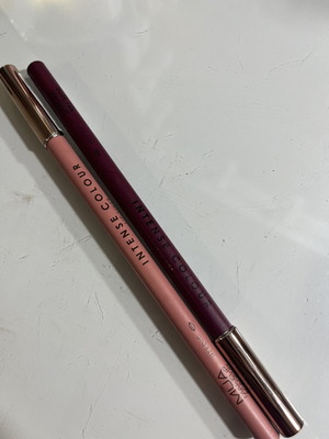 MUA lip pencils set of 2 like new