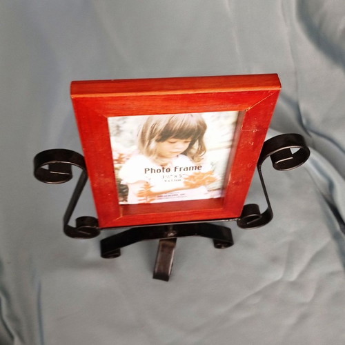 Rotating wooden photo frame with metal decorative base like new