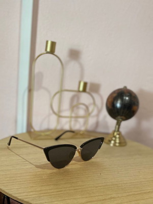 Γυαλιά ηλίου γυναικεία σαν καινούργια, μαύρα