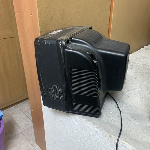 Television 14'' like new with wall mount included