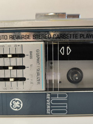 General Electric GE 3-5477B portable cassette player vintage used