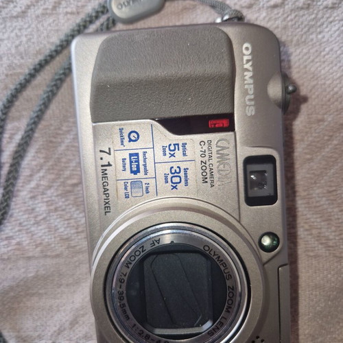 Olympus 7.1 Mega Pixel Camera like new, fully functional