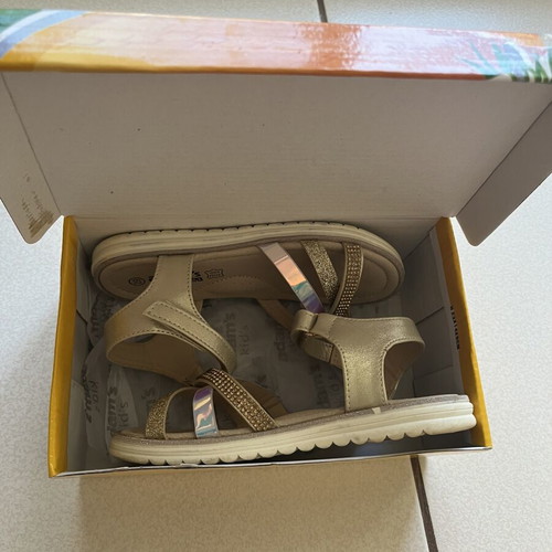 Adam's Shoes Girl's Gold Sandals Size 29 Like New