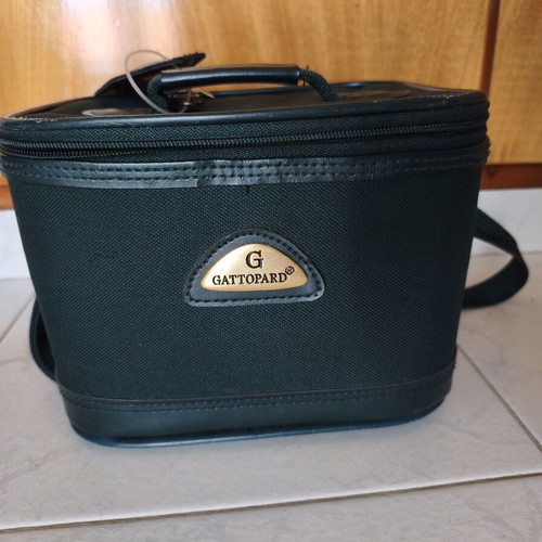 Toiletry bag used, green, fabric defect
