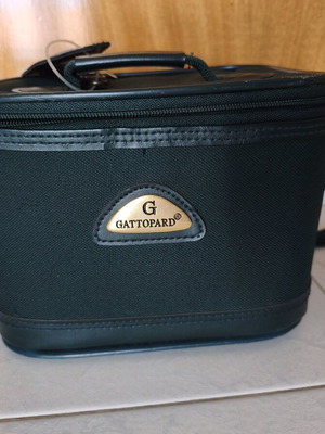 Toiletry bag used, green, fabric defect