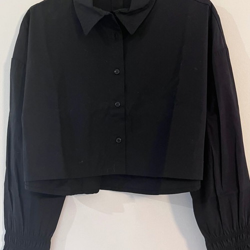 Vespucci cropped shirt with detailed sleeves, black