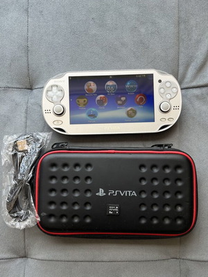 PS Vita 1000 Ice Silver σαν καινούργια, σπάνια ιαπωνική έκδοση