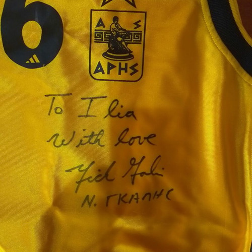 Aris Thessaloniki Jersey with Nikos Galis Signature new, number 6