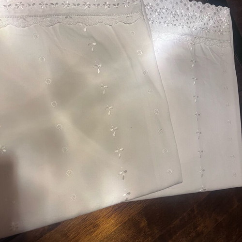 Double bed sheet set with 2 pillowcases like new, white with embroidery