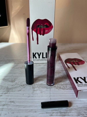 Matte lipstick and pencil set new, dark purple color with chocolate scent