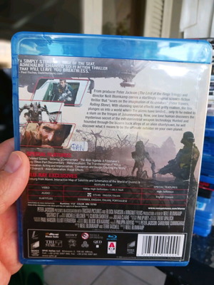 Blue Ray District 9 like new