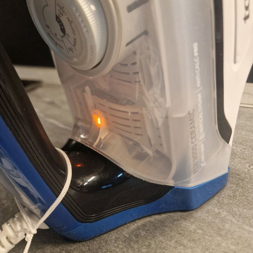 Taurus 3000W iron new with ceramic soleplate and steam