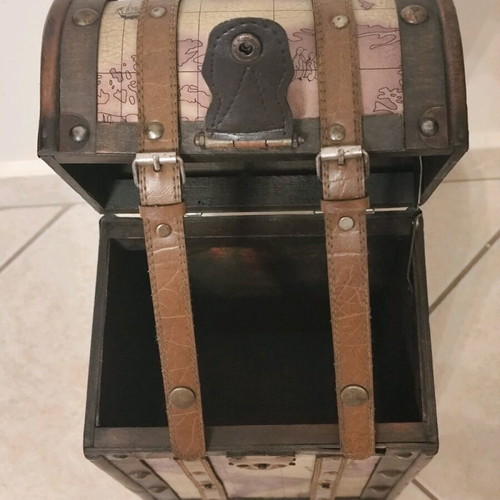 Wine holder for 2 bottles from MDF/leatherette like new with world map