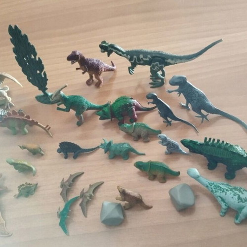 Dinosaur collection like new, small figures