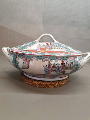 Chinese porcelain vessel like new