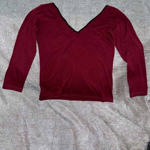 Red blouse like new, one size, casual and comfortable