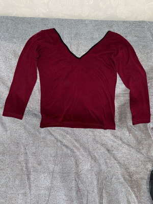 Red blouse like new, one size, casual and comfortable