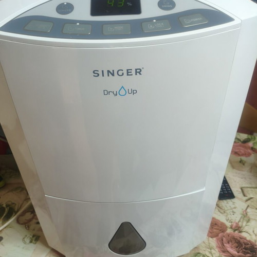 Singer SDHM-20L Dry Up Eco dehumidifier like new with compressor