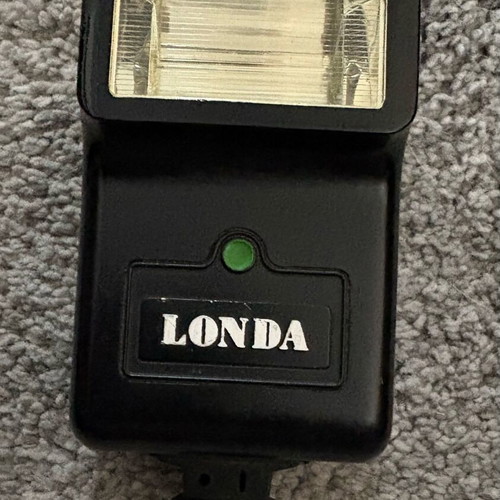 LONDA AP624G flash used for vintage analog cameras