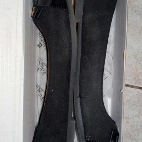 Voi & Noi black ballerinas new with bow, suede and patent detail