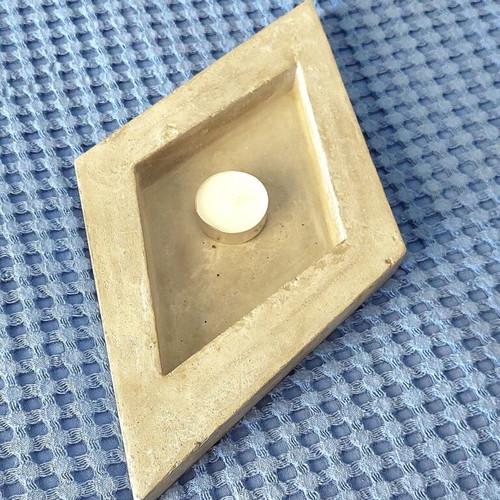 Handmade concrete decorative base for air plants and accessories