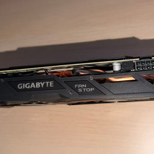 Intel Core i7-7700K processor, Gigabyte Radeon RX 480 4GB, Corsair Vengeance 2x4GB RAM, MSI B250M Bazooka motherboard, liquid cooler