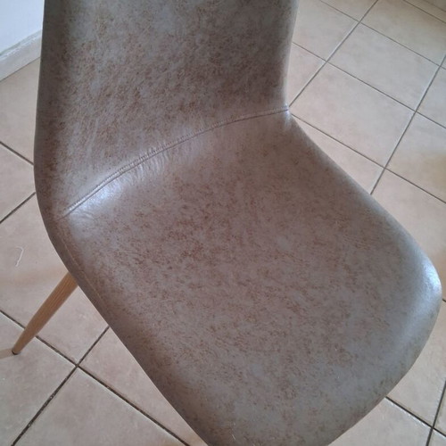 Chair with wooden legs, unused