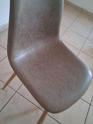 Chair with wooden legs, unused